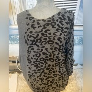 ⭐️ 3/$20.00 Women’s sweater